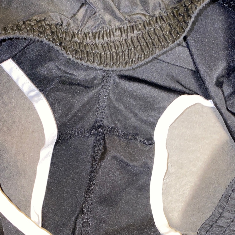 No Boundaries Large Women's Woven Mid-Rise Piped Dolphin Shorts 2.5" - Picture 8 of 9
